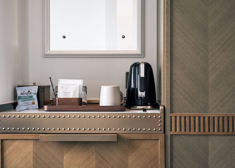 Page8, Page Hotels 12/63