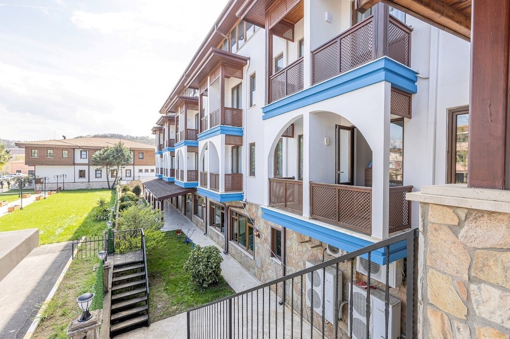 Gunay Hotel 4/45