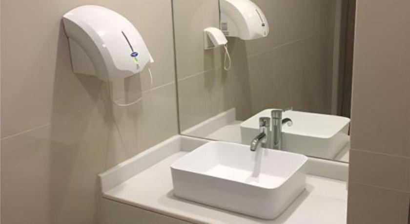 Echarm Hotel (Xiamen Airport Huojuyuan Metro Station) 76/76