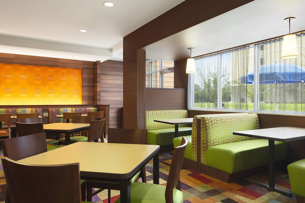 Fairfield Inn & Suites Akron Fairlawn 21/23