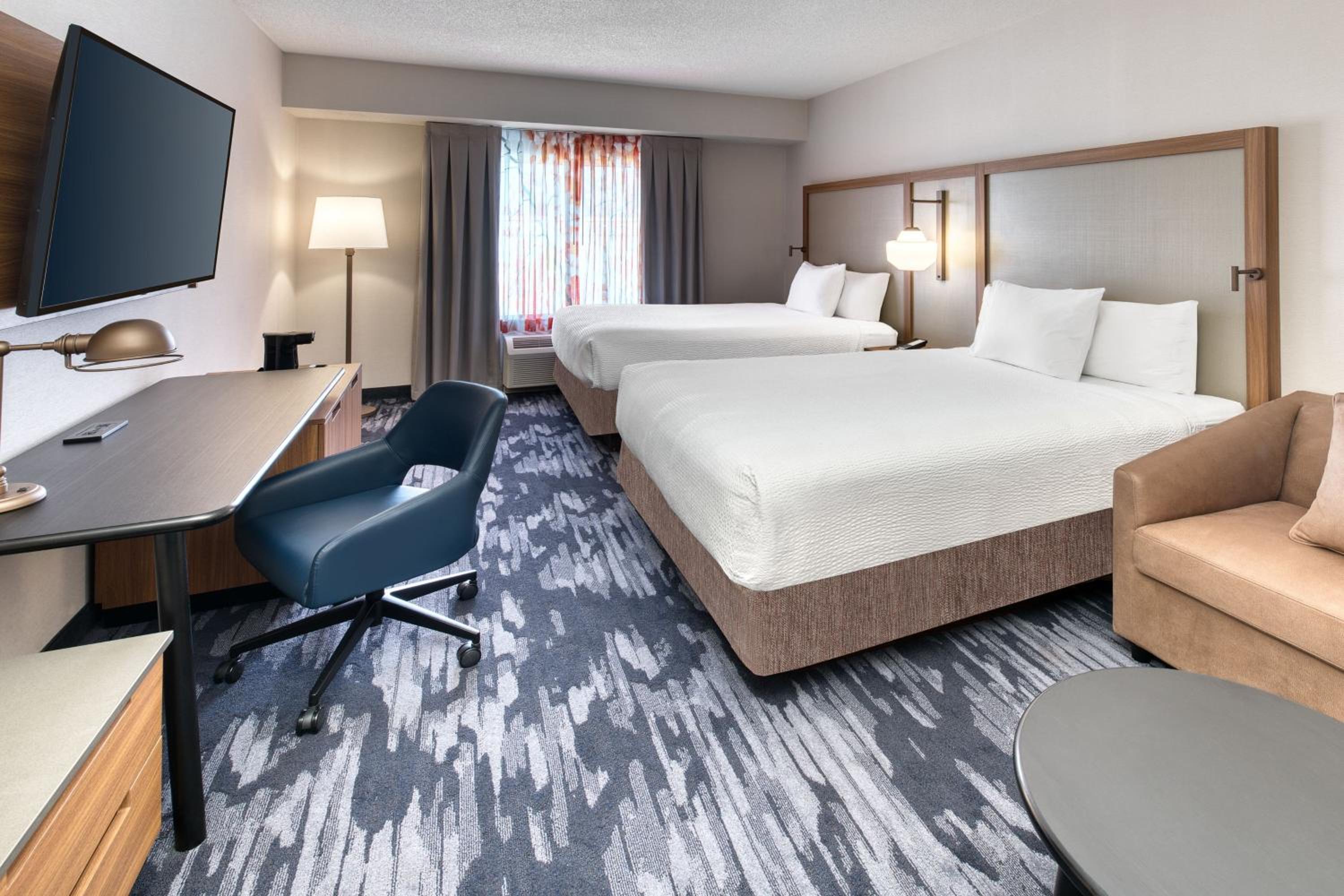 غرفة بسرير كينج وسريرين كوين، Fairfield Inn And Suites By Marriott Toronto Brampton 2/4