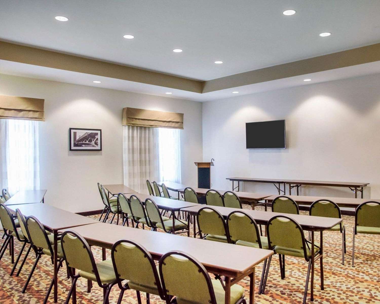 Sleep Inn & Suites Parkersburg - Marietta 24/28
