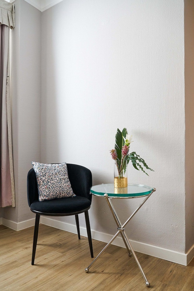 Hotel Monopol 51/63
