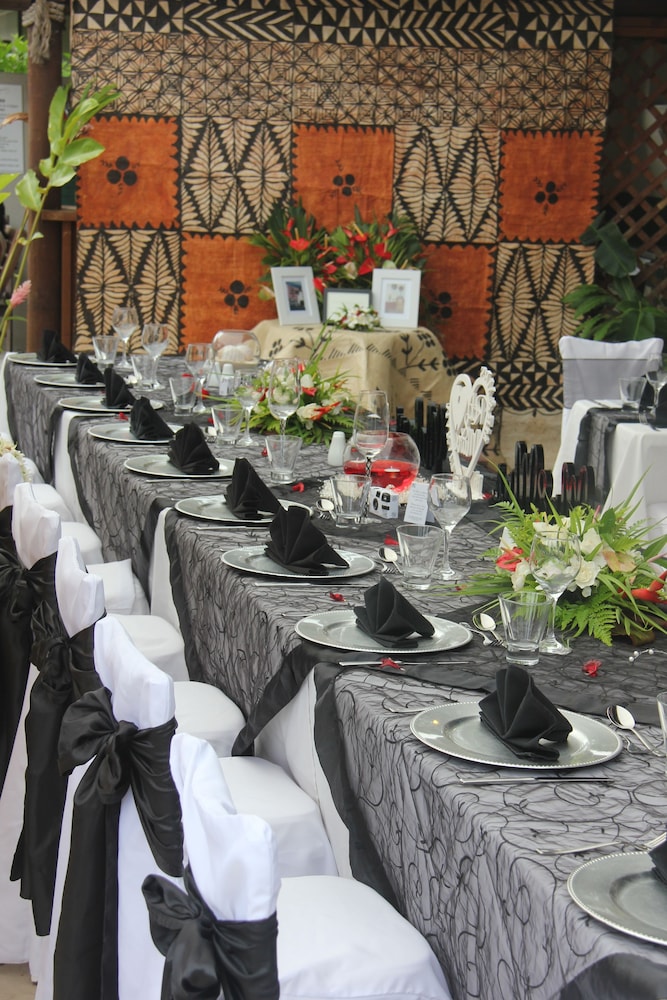 Muri Beach Resort 54/75