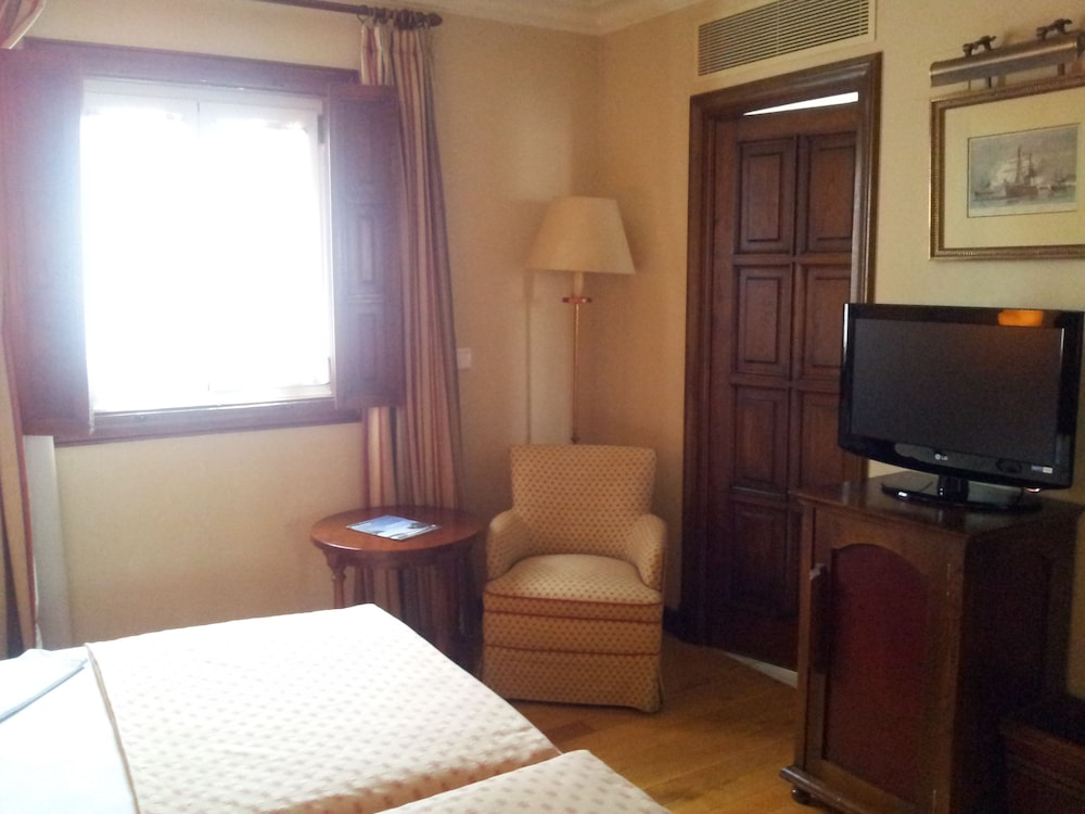 PARADOR DE FERROL 12/40