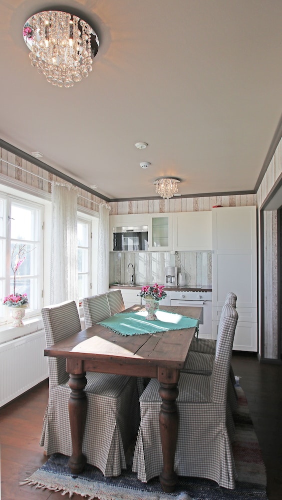 HOTELLI TAIVAANVALKEAT 29/50