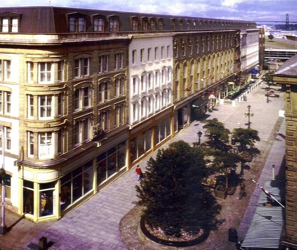 The Barrington Hotel 2/40