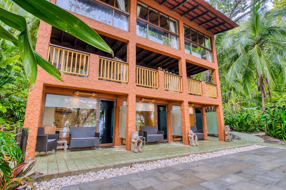 Ylang Ylang Beach Resort 1/78