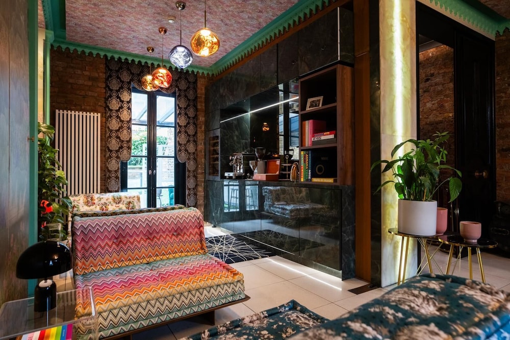 The Melville Hotel 9/50