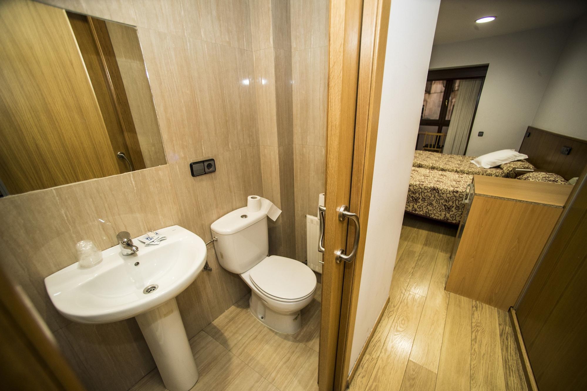 Hostal Caballeros 13/15