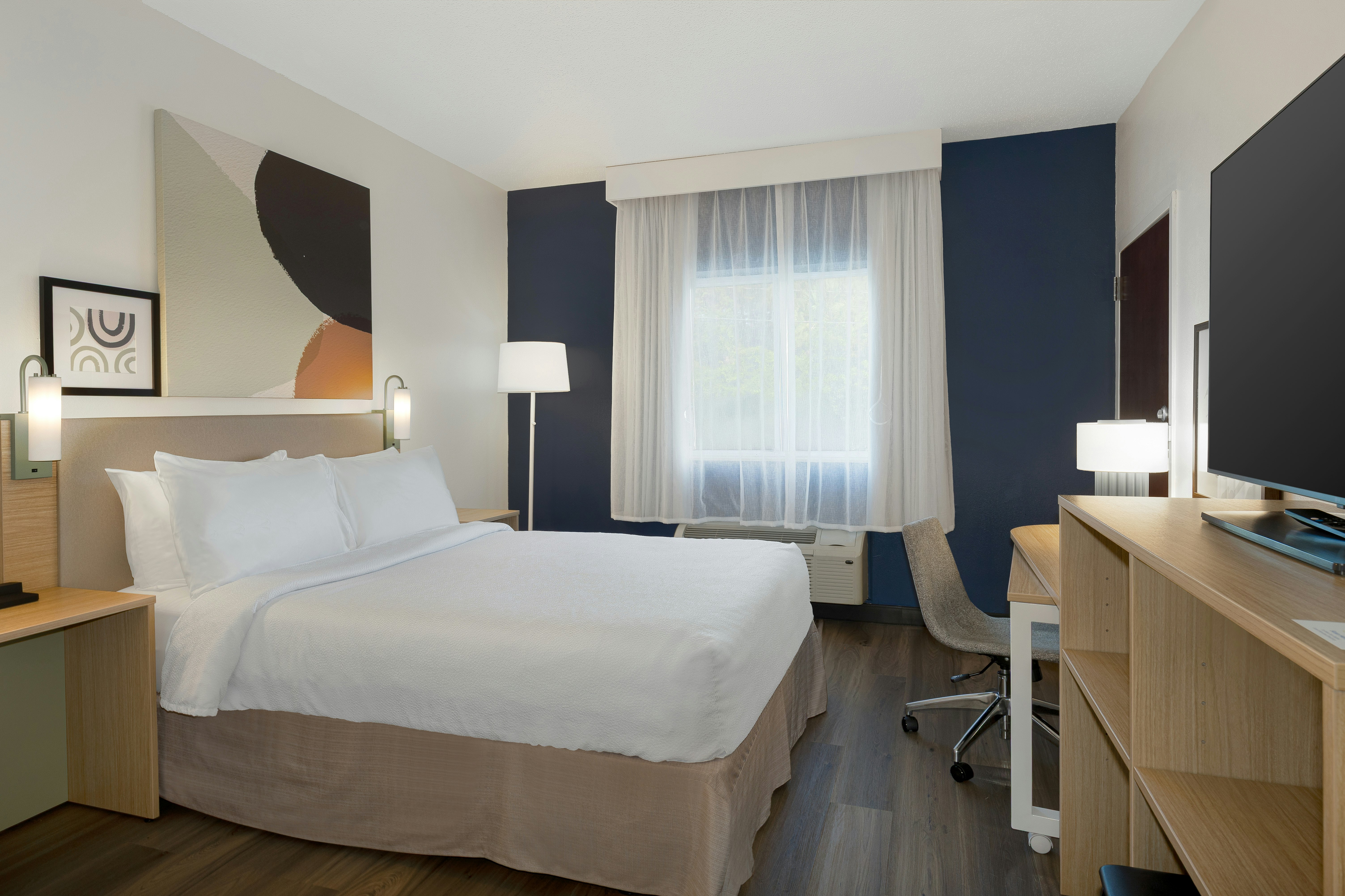 ROOM, QUEEN BED, ACCESSIBLE