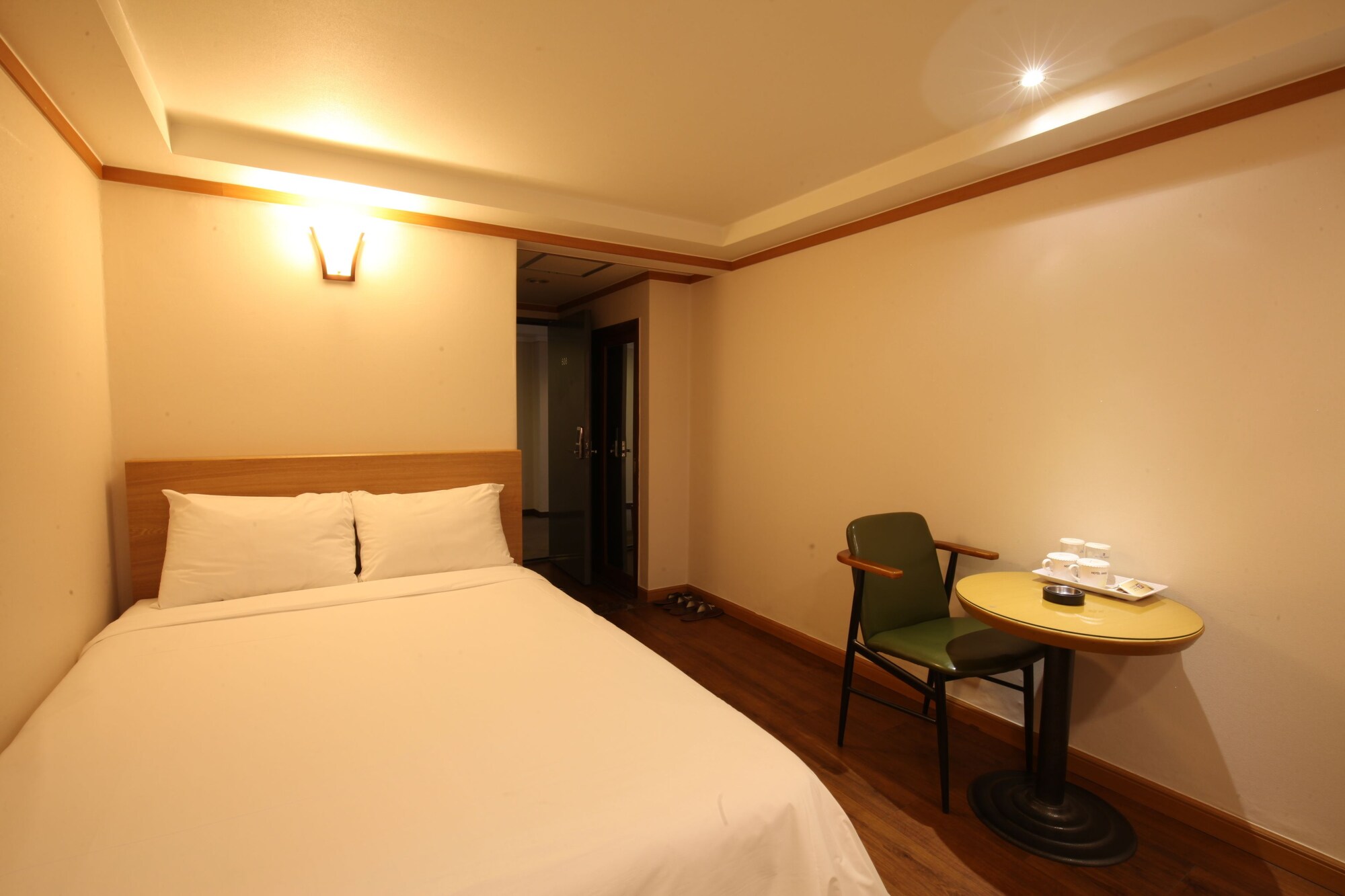 1 BEDROOM, BUSINESS, SINGLE, DOUBLE BED