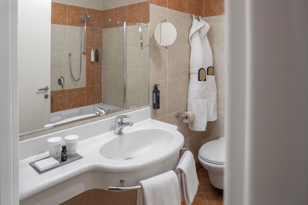 Astoria Park Hotel 49/50