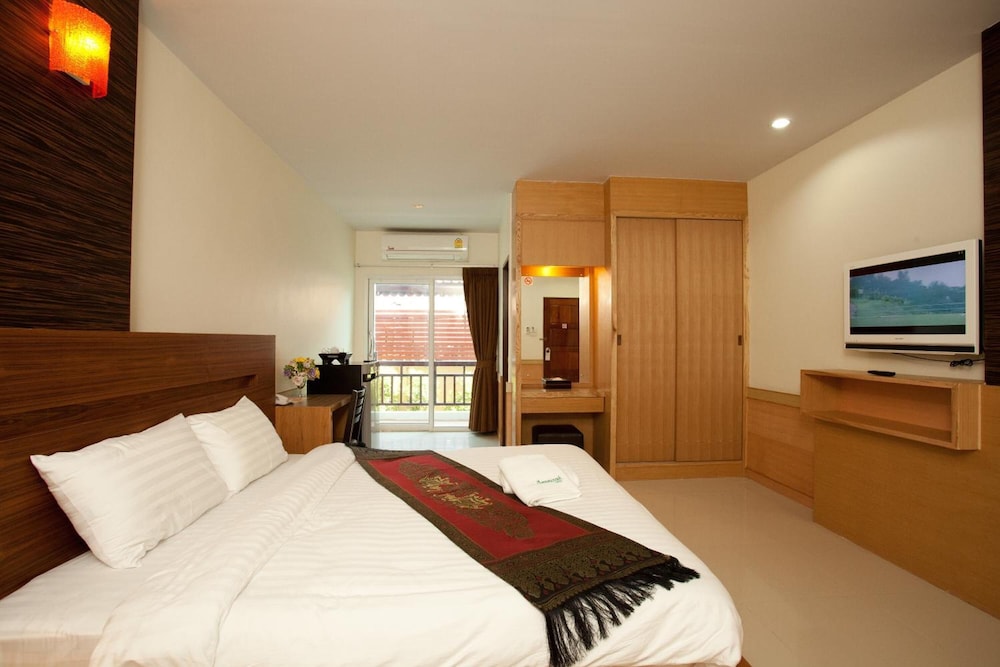 Amnauysuk Hotel 11/47