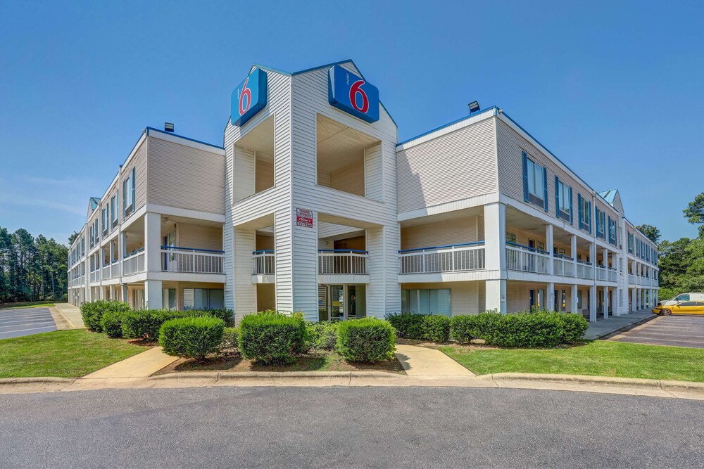 Motel6 Raleigh, NC - North 43/50