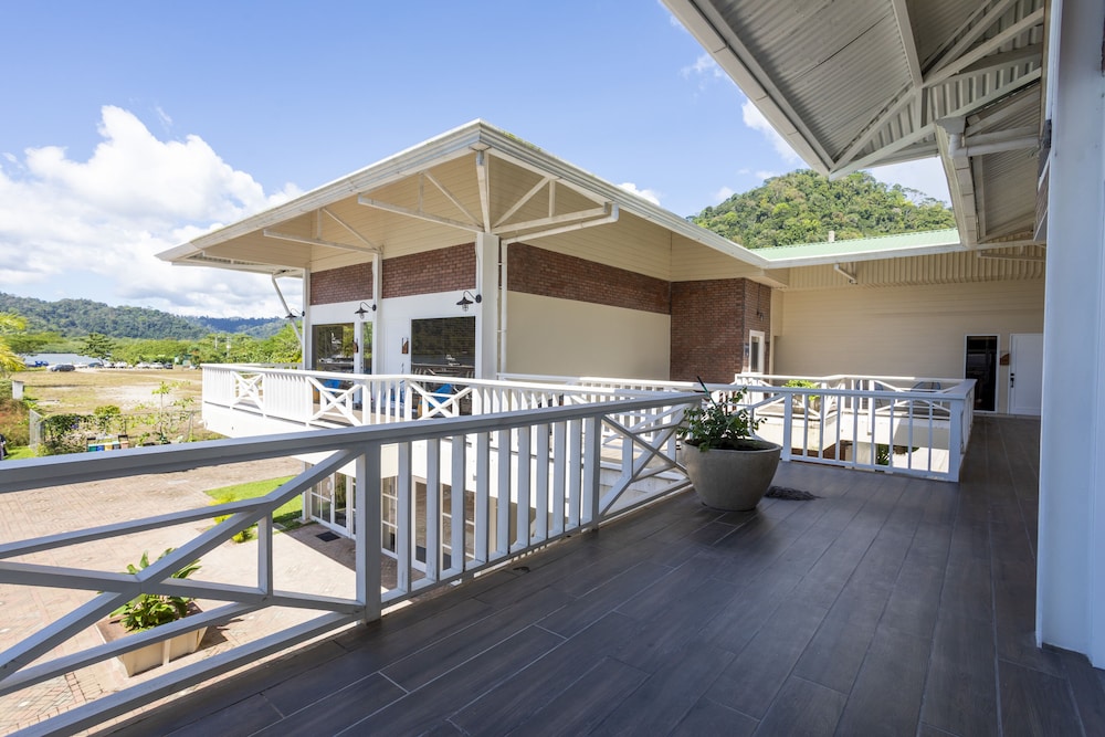 Amaka Ocean Living Lodge 72/82