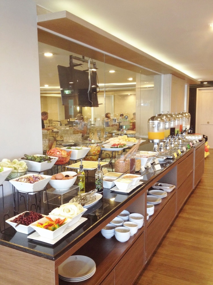 Evergreen Place Siam by UHG 55/72