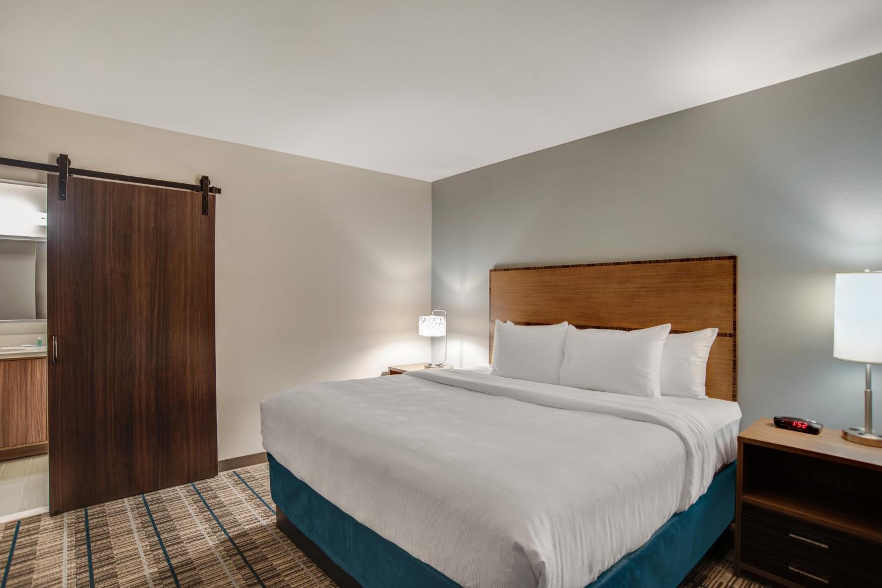 Upgrade, Efficiency, Suite, King Bed, Accessible