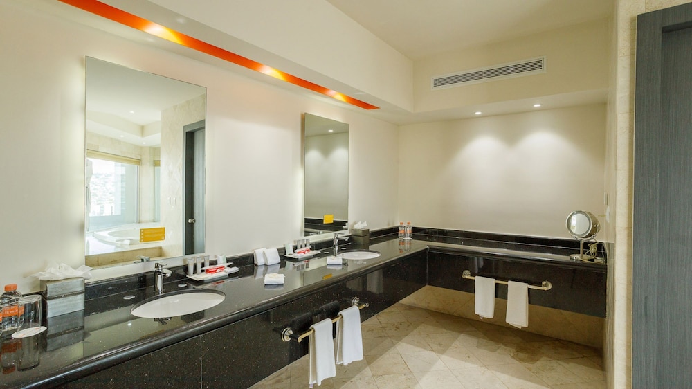 Real Inn Tijuana by Camino Real Hotels 50/50