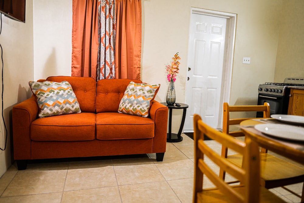 Connies Comfort Suites 27/50