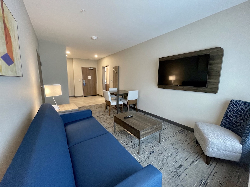 Holiday Inn Express & Suites Ft. Smith Airport, an IHG Hotel 57/75