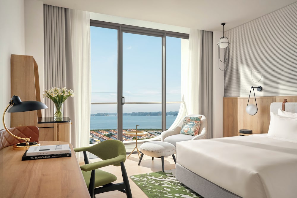 Deluxe, King Bed, The Yacht Hotel by DC 2/4