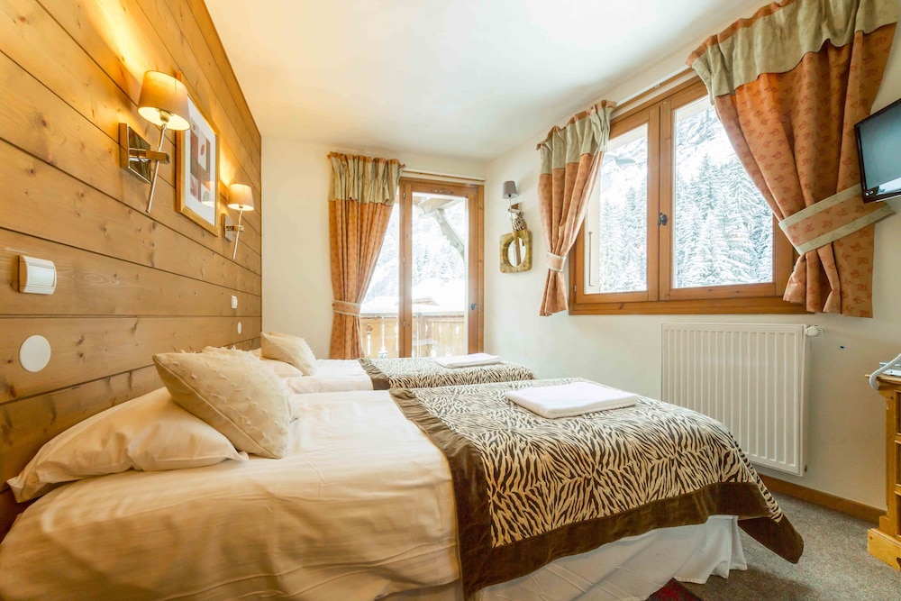 ECONOMY, DOUBLE OR TWIN BED