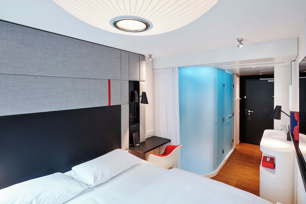 ROOM, KING BED, HIGH FLOOR