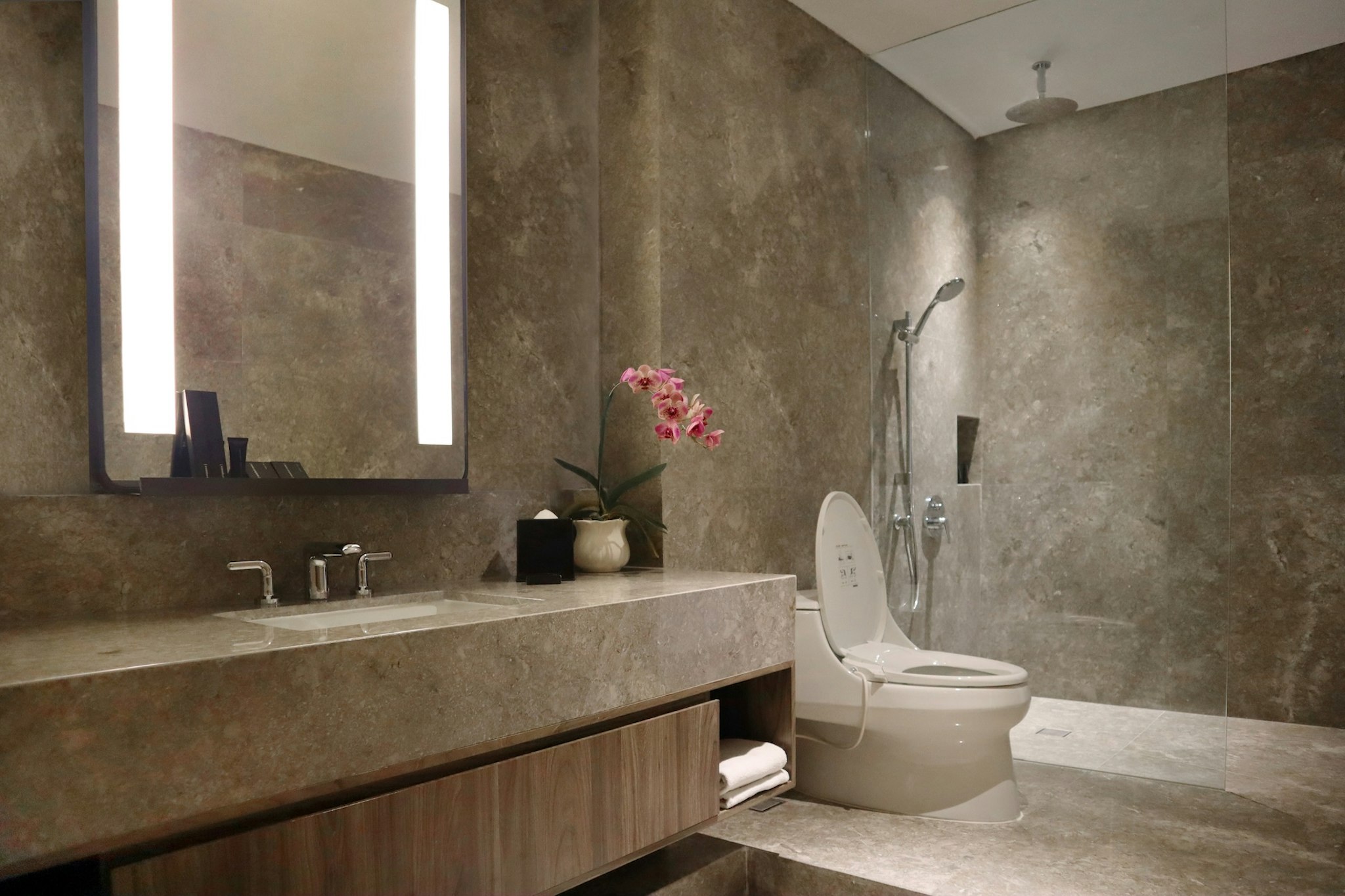 Oakwood Suites Kuningan Jakarta 36/38