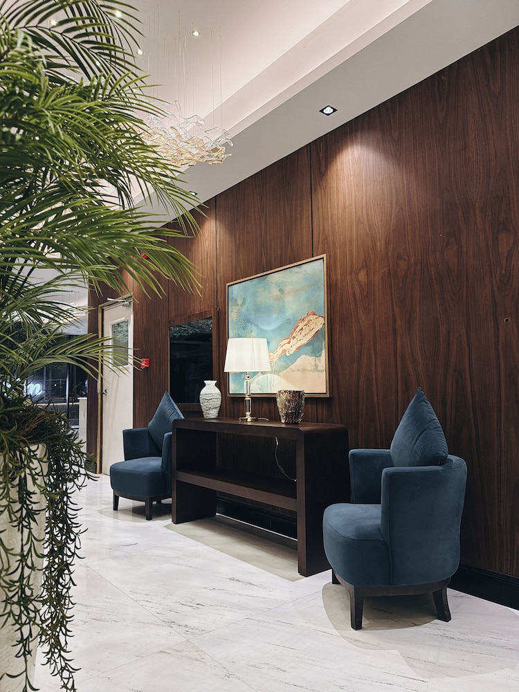 Rose Garden Hotel 44/50