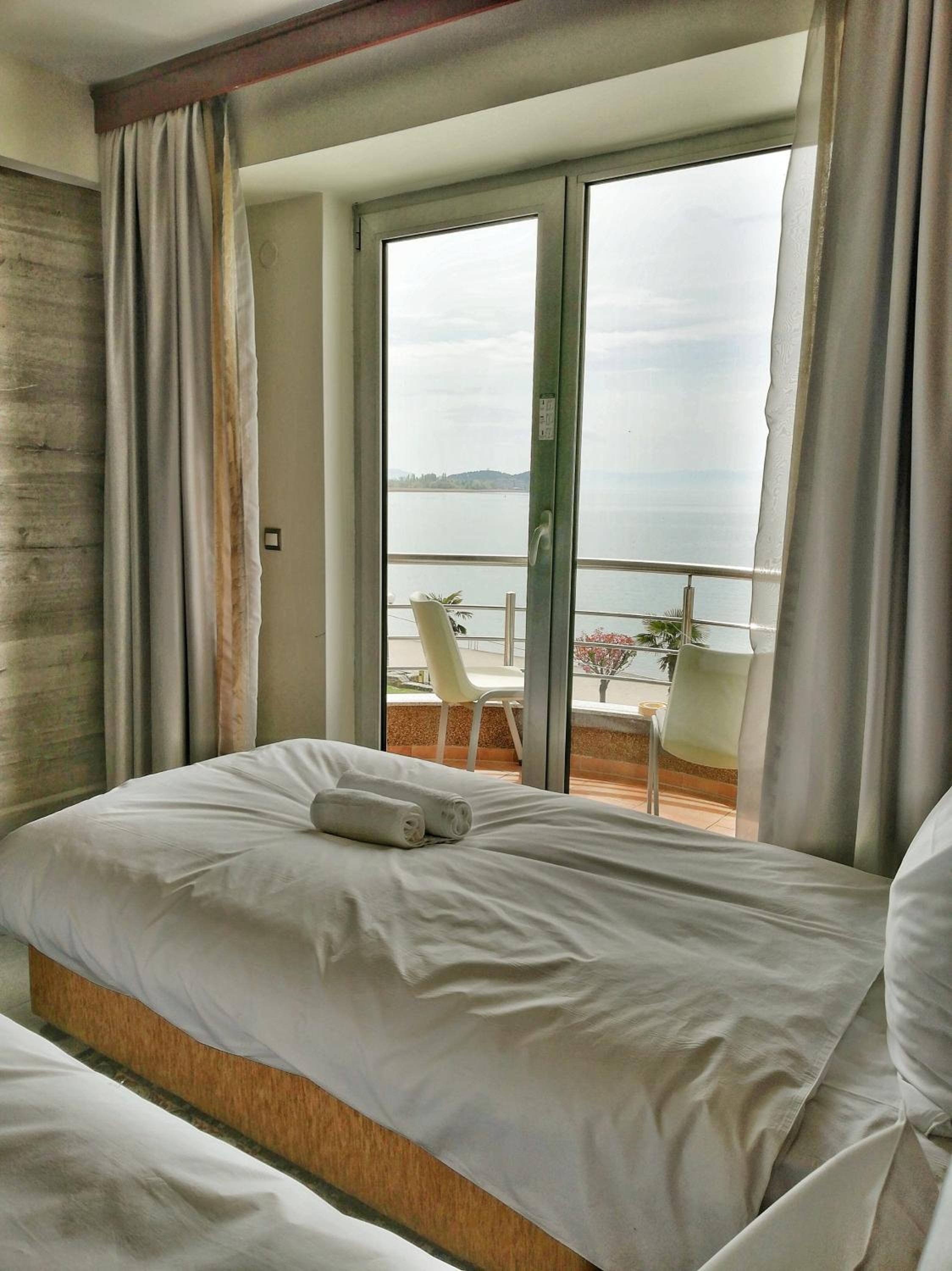 Room, Double or Twin Bed, Lake View