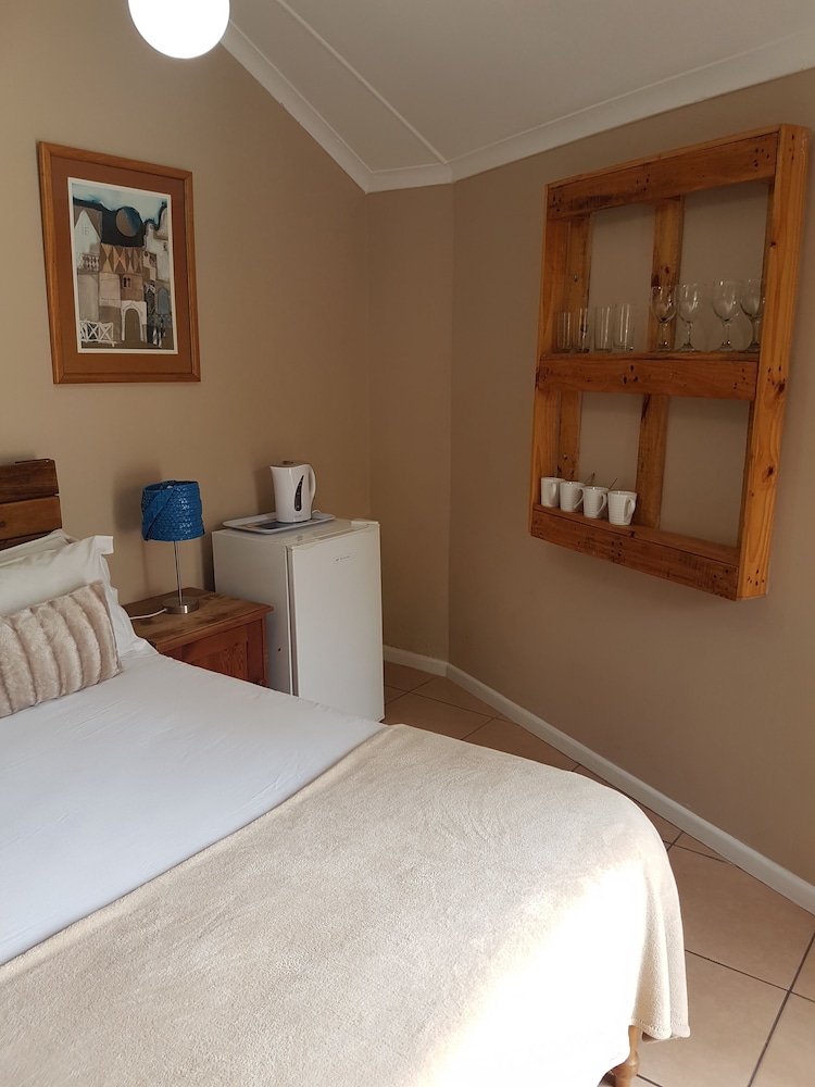 Oasis Shanti Backpackers 16/49