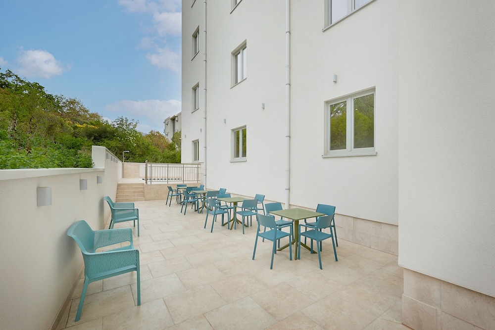 Hotel Larimar 34/50
