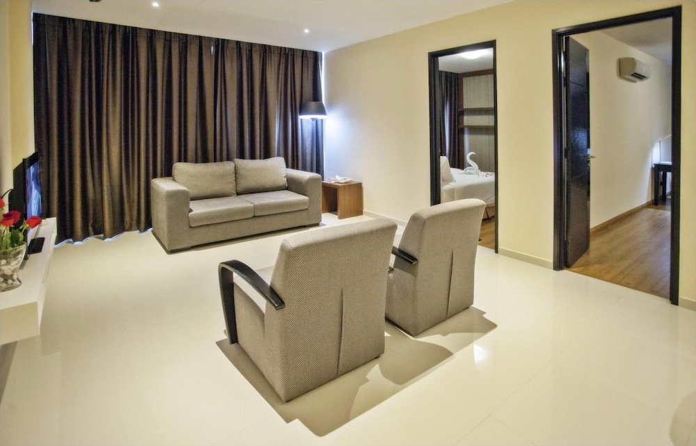 Cathayana Hotel 17/25