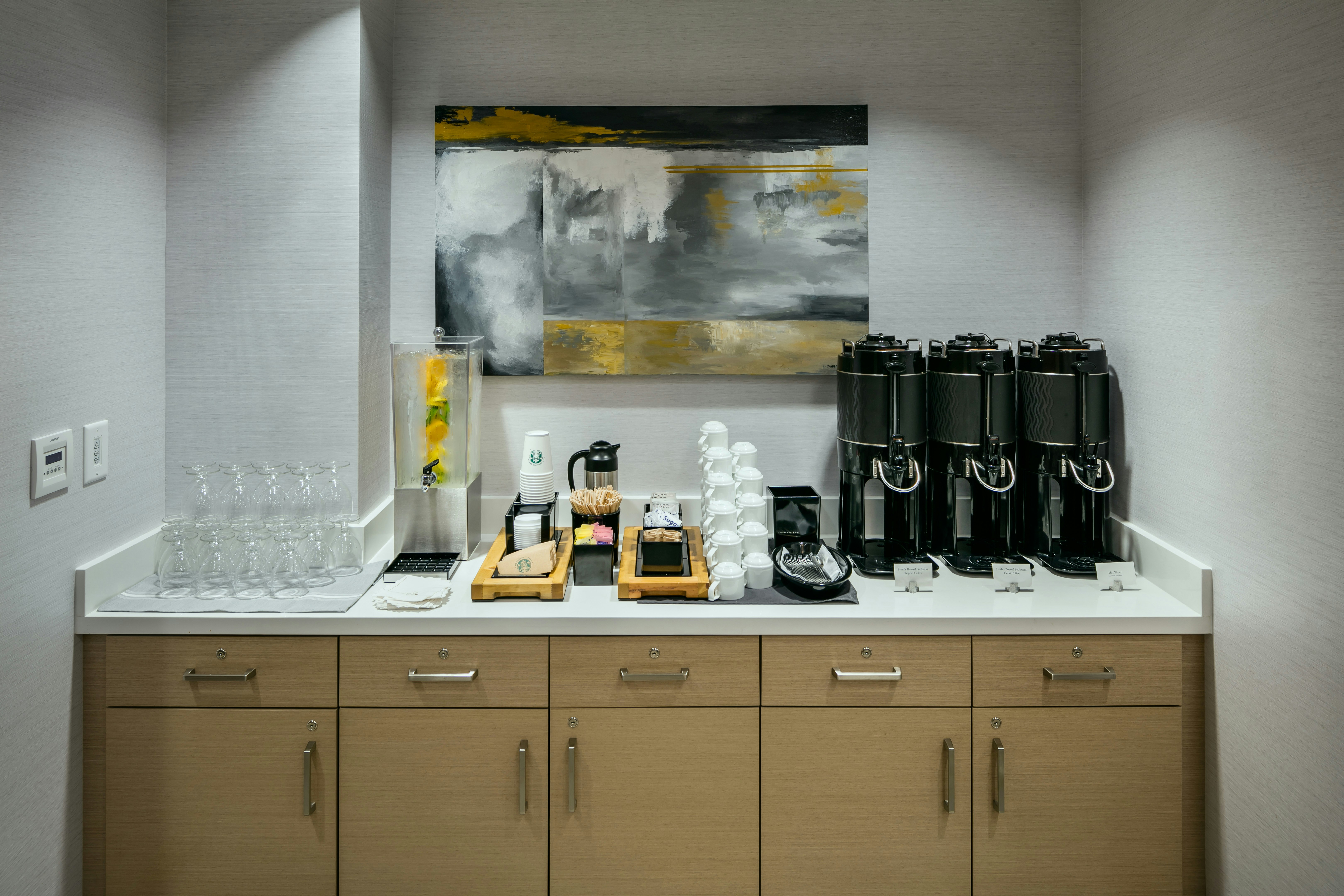 Hilton Garden Inn Seattle Bellevue Downtown 24/70