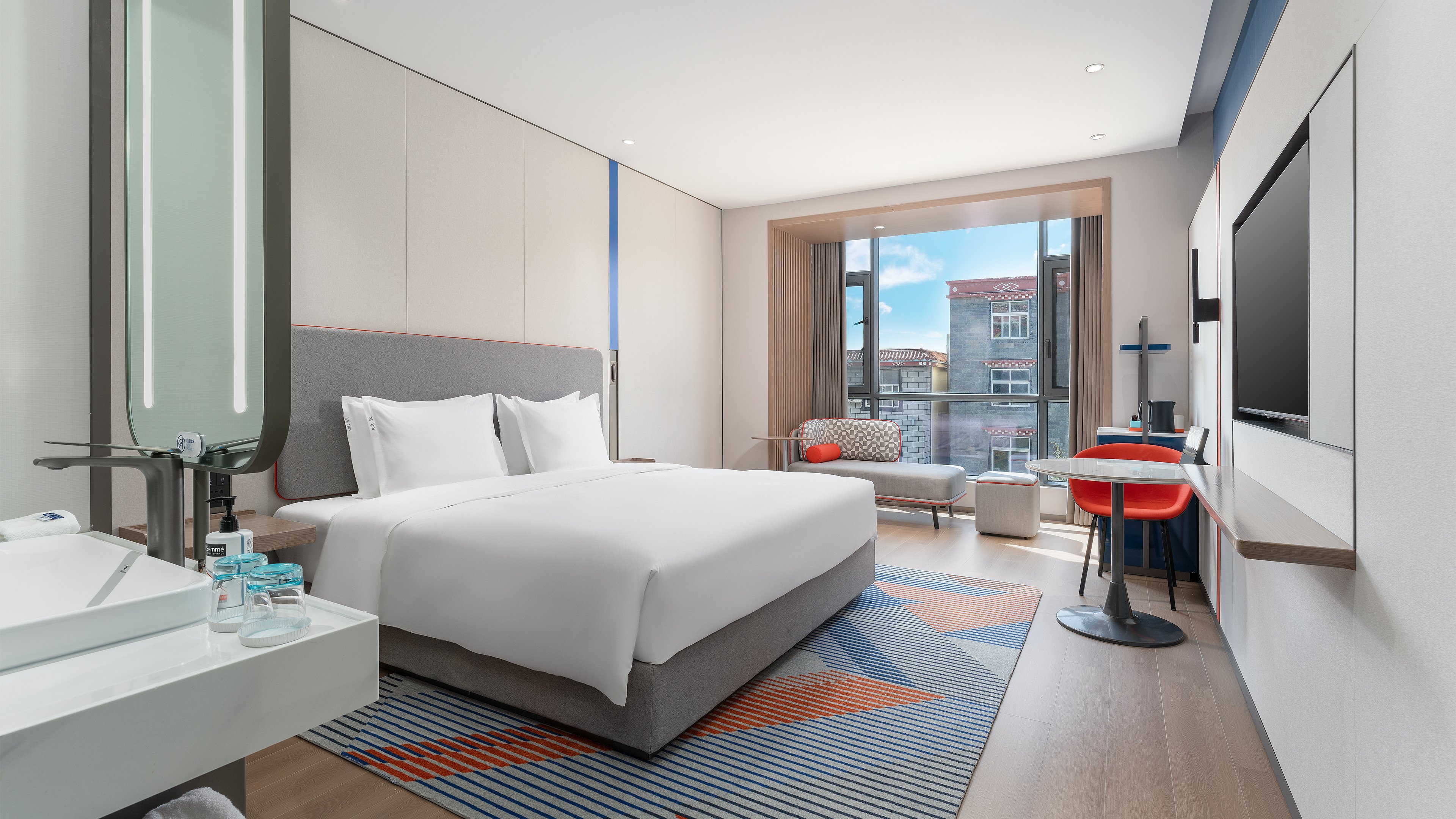 Standard, King Bed, City View