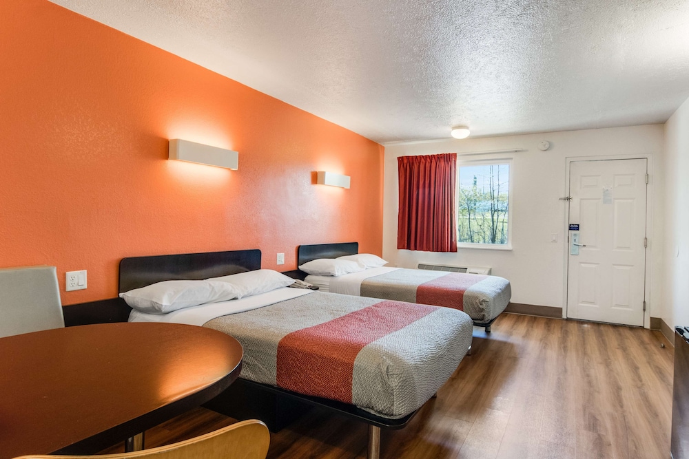 Motel6 Youngstown, OH 10/31