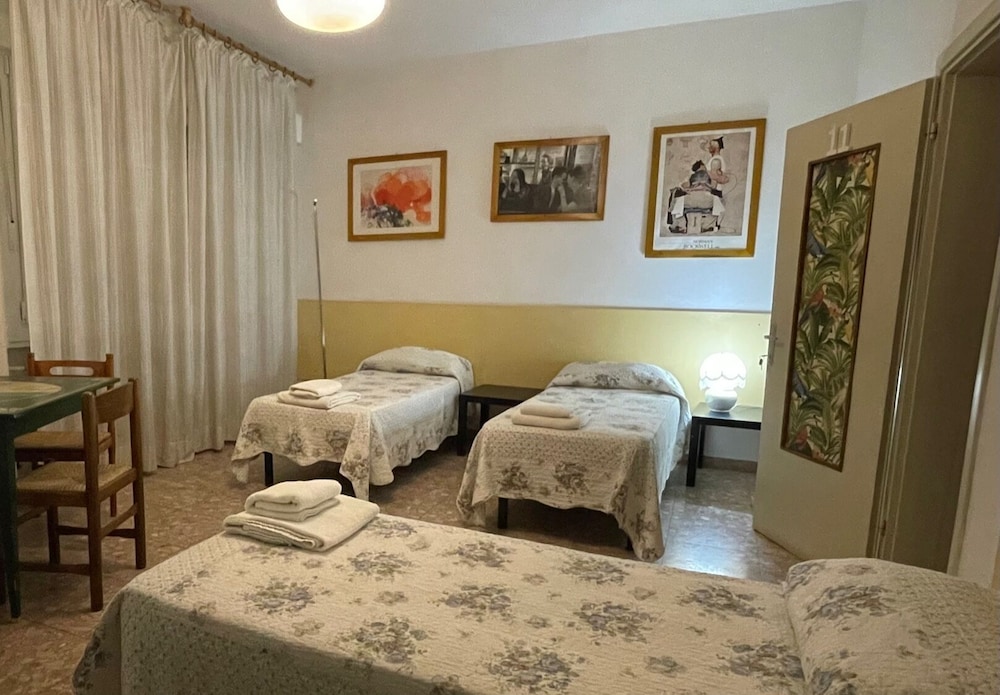 Venice Treviso Airport Bed 10/29