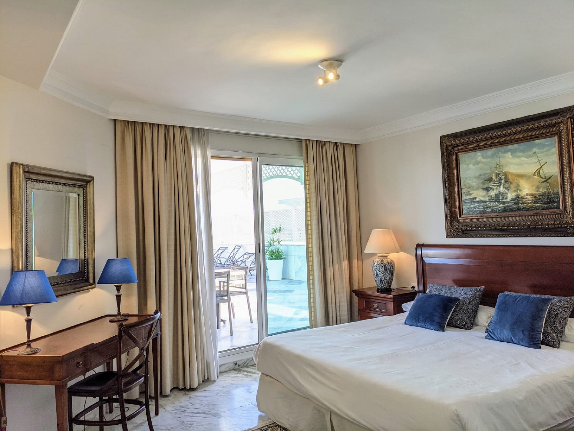 3 BEDROOMS, SUPERIOR, APARTMENT, 1 QUEEN AND 4 SINGLE BEDS, JETTED TUB
