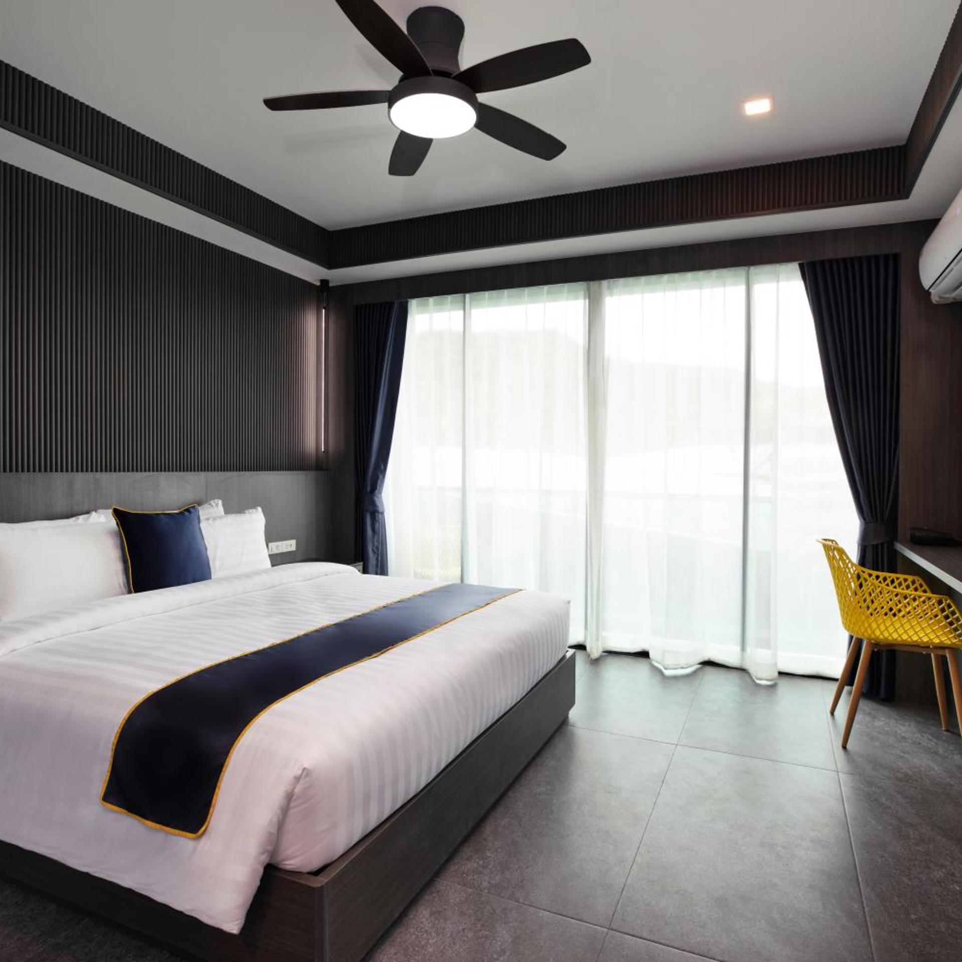 Deluxe, King Bed, Cliff View