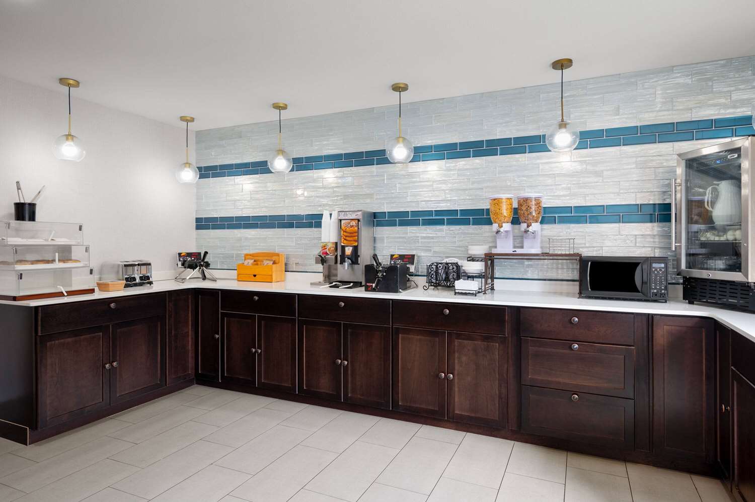 La Quinta Inn By Wyndham Indianapolis Airport Executive Drive 36/37