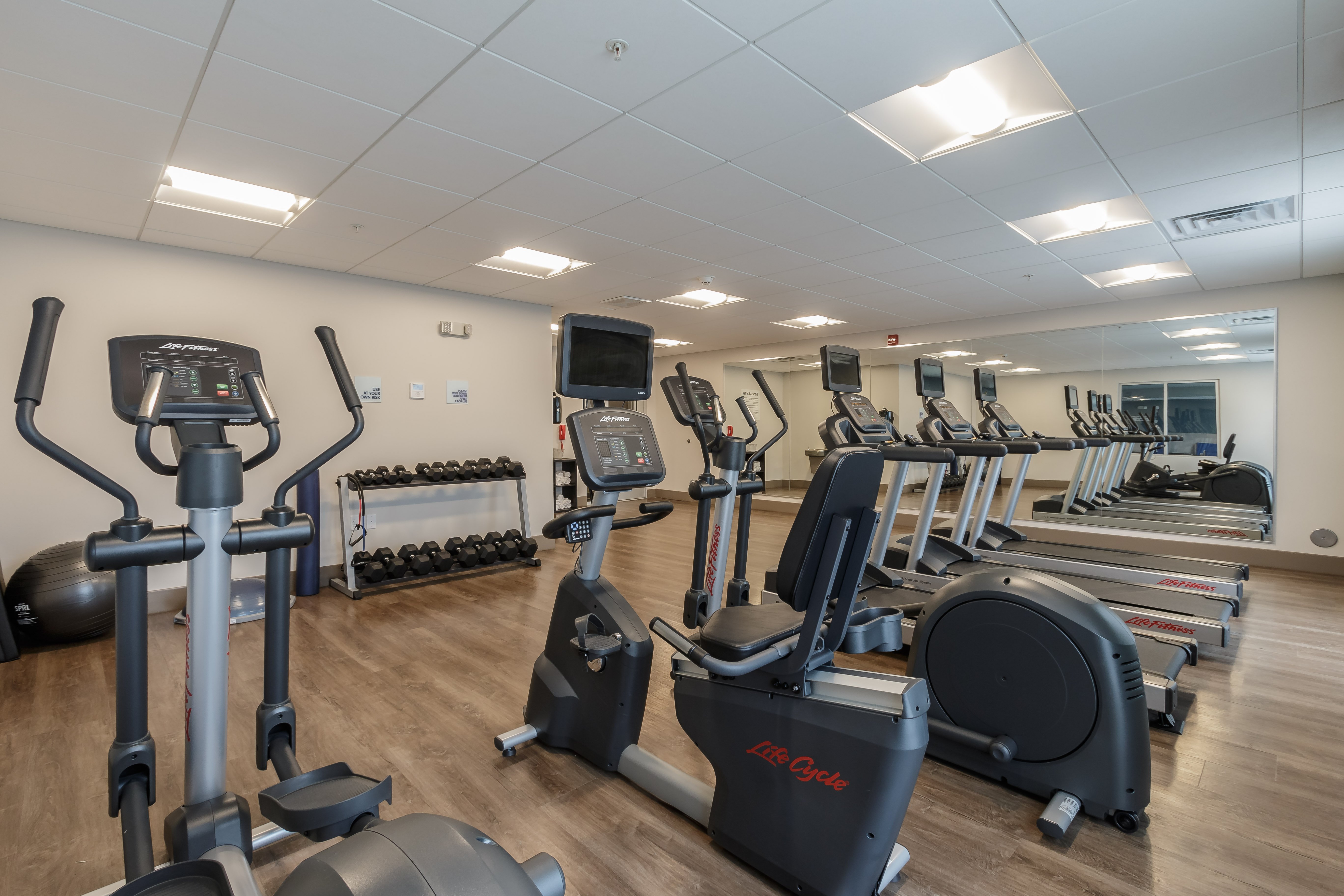 Holiday Inn Express and Suites South Bend South 42/64