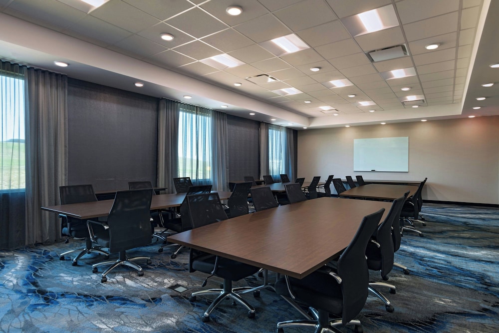 Fairfield Inn & Suites by Marriott Lincoln Crete 39/50