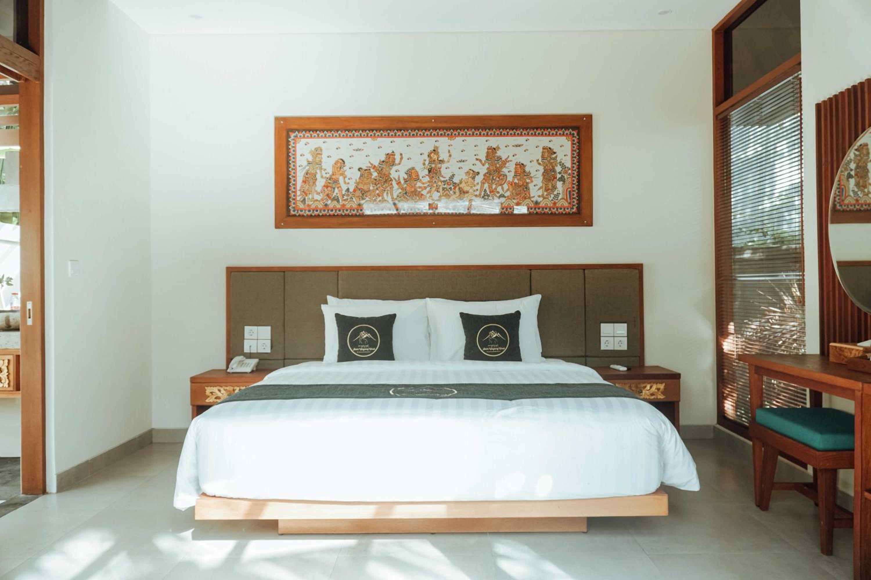 SUPERIOR, KING BED