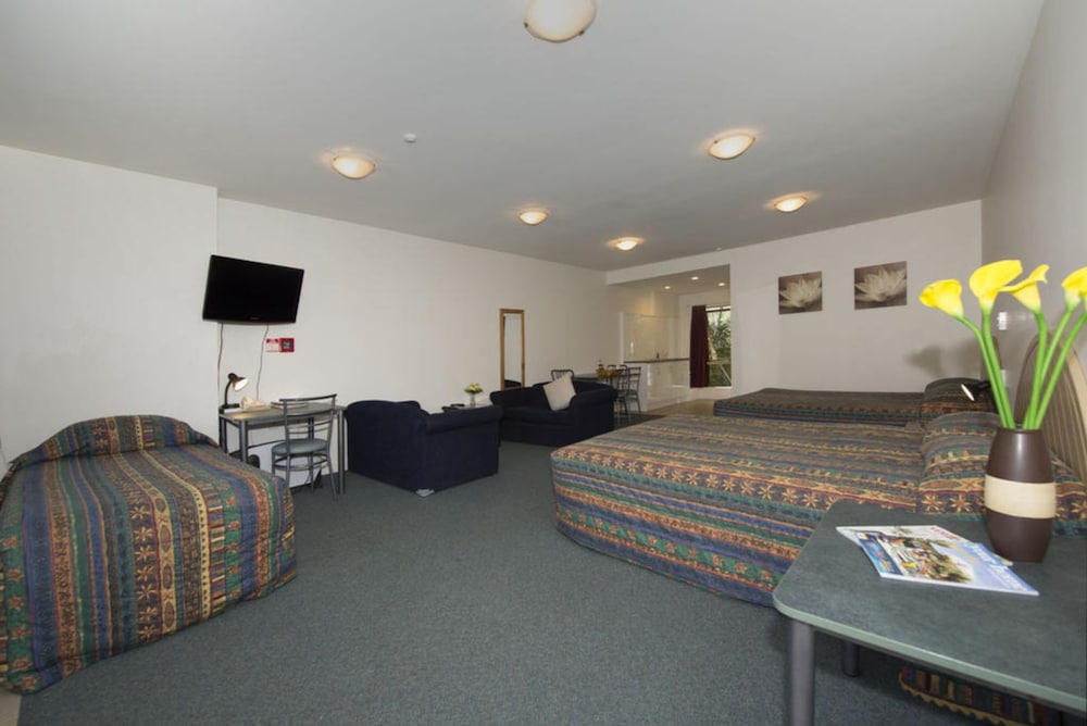 Lake Point Motel 27/37
