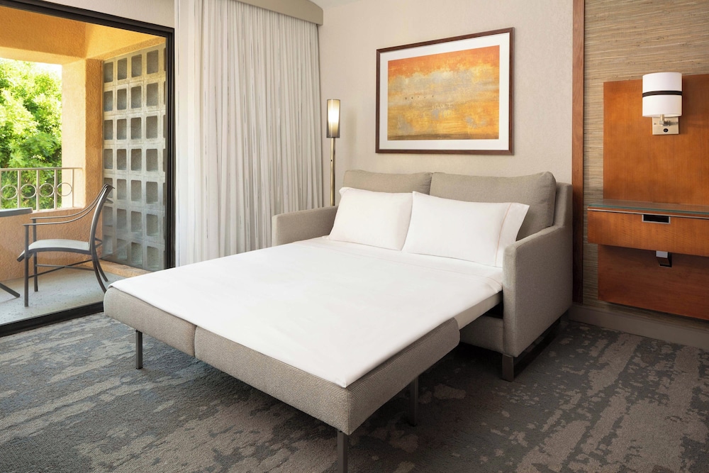 Deluxe, King Bed, Resort View