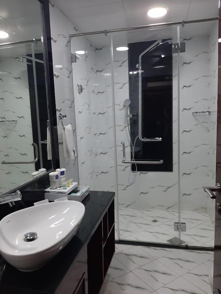 Golden Tulip Headington Ruwi Hotel 27/80