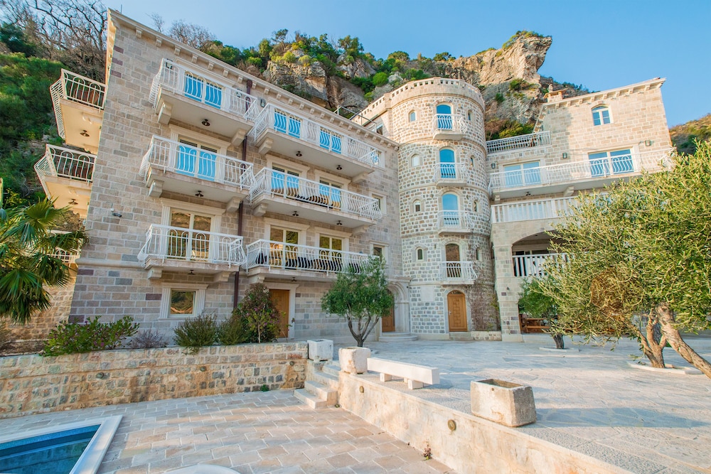 Pietra Mare Apartments 6/50