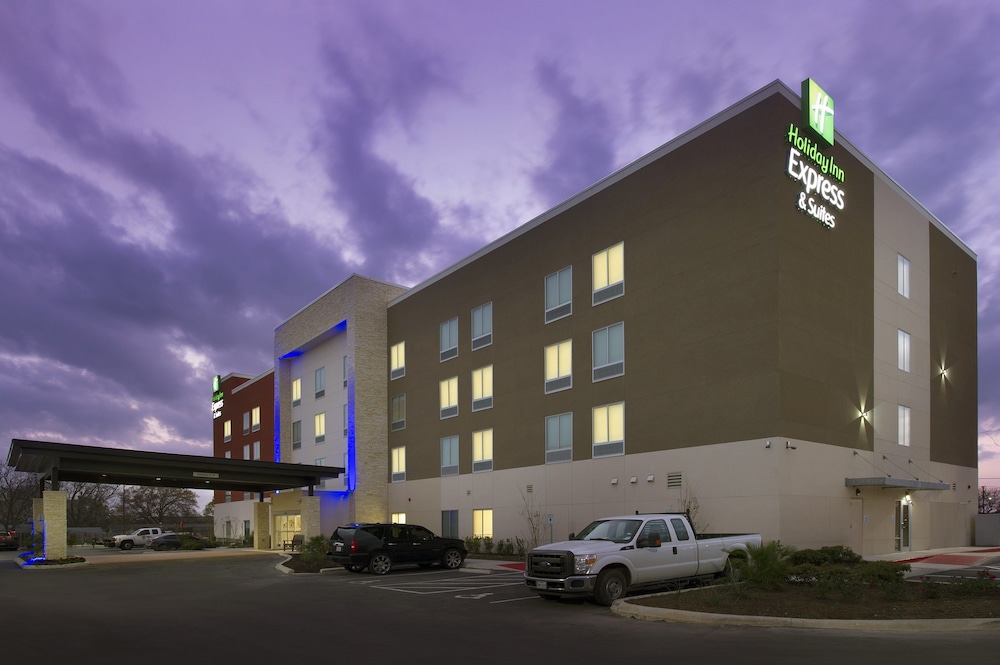 Holiday Inn Express & Suites New Braunfels 3/64