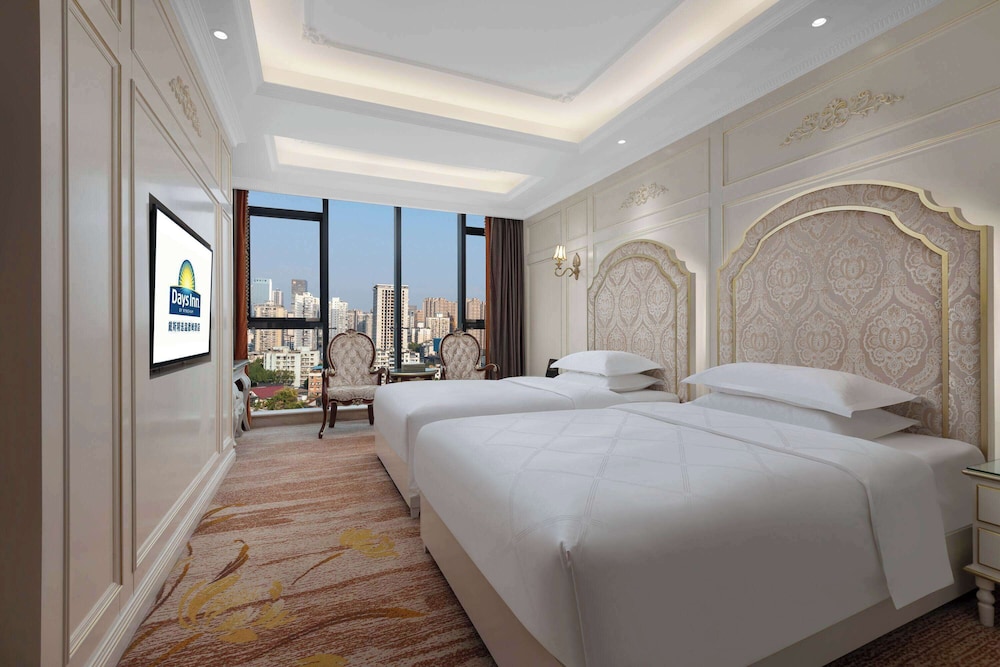 ROOM, TWIN BEDS